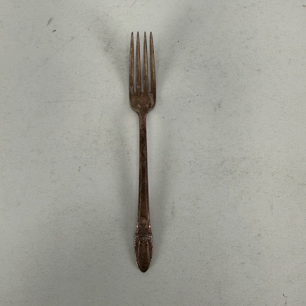 1847 Rogers Bros FIRST LOVE (IS) Silverplate Fork 6 1/4"